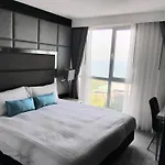 Luxury Beachfront Apartment Sea View