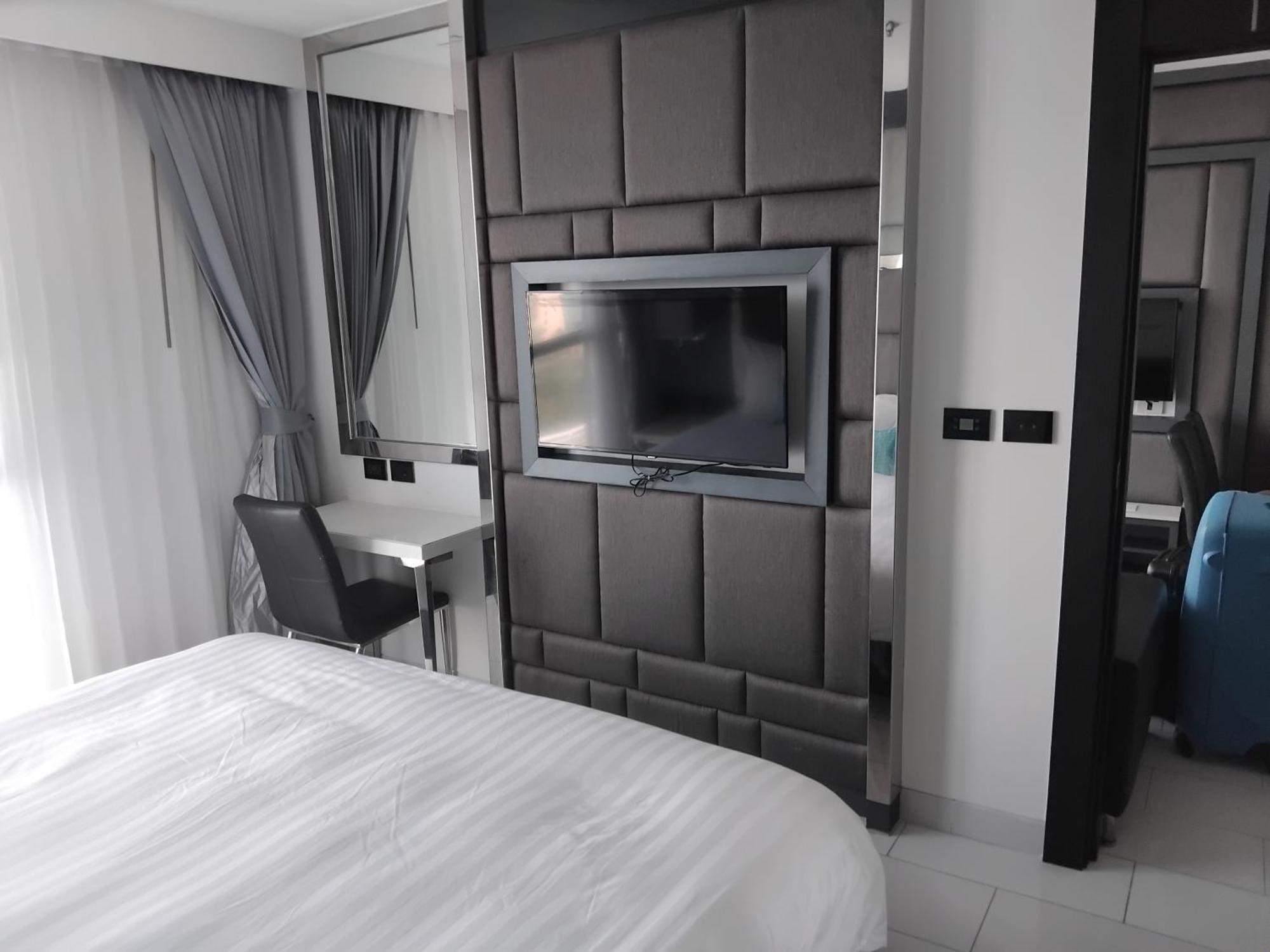 Luxury Beachfront Sea View Apartment Pattaya