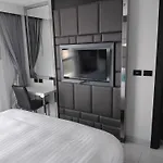 Luxury Beachfront Apartment Sea View